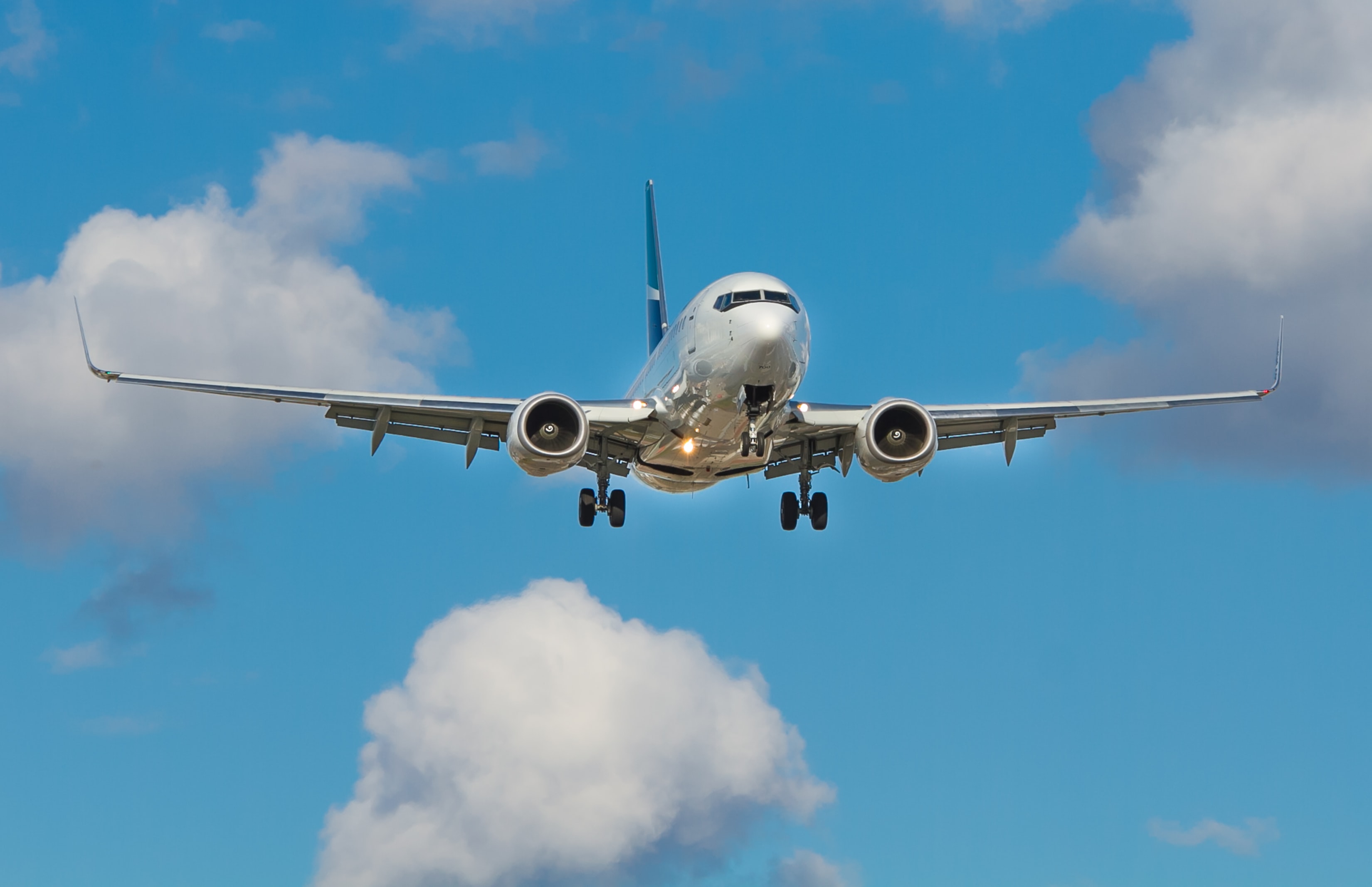 aereo bianco in volo.jpg